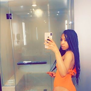 Meet your Posher, Alexia